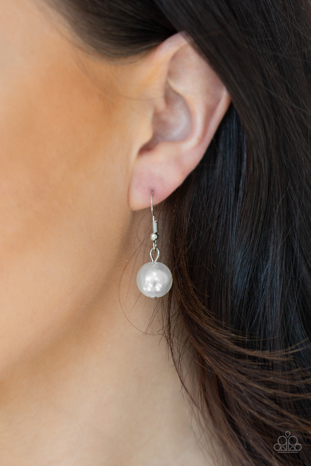 5th Avenue Fleek - White Necklace - Jazzy Jewels With Lady J